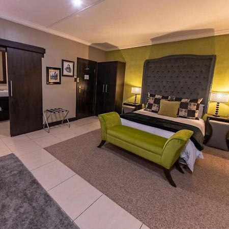 Altissimo Guesthouse Блоемфонтейн Екстериор снимка